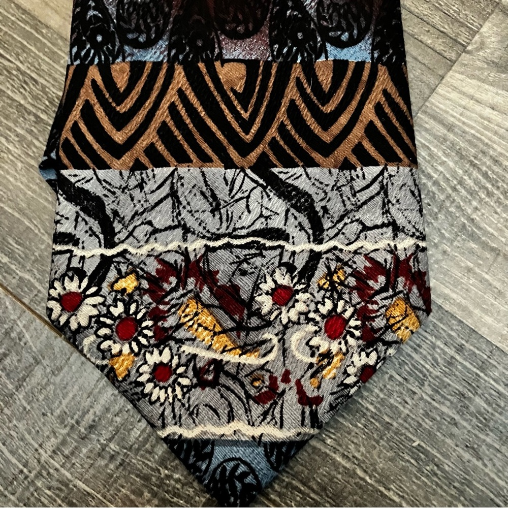 Colorful & Vibrant Tie EUC